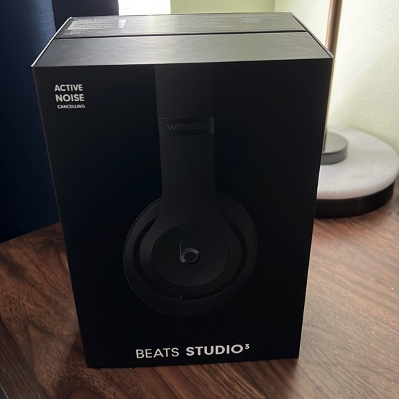 worn them 2 times I got airpod pros and it was too late to return for full price - Picture 1 of 2